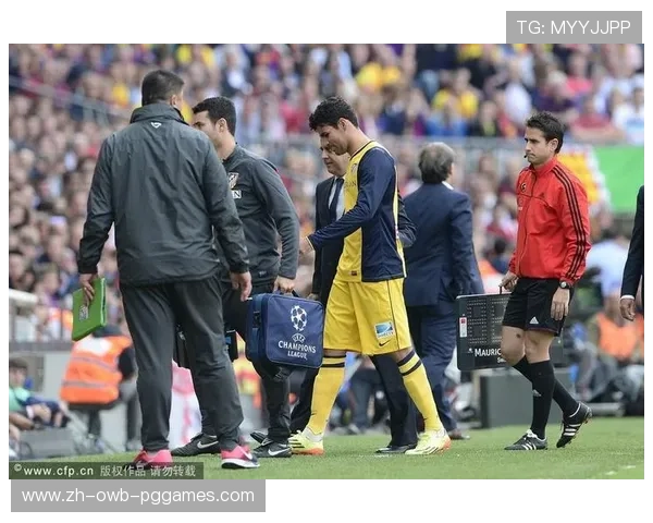 球员演技在线谢尔基被踢翻痛苦倒地瞬间转头微笑画面全回顾